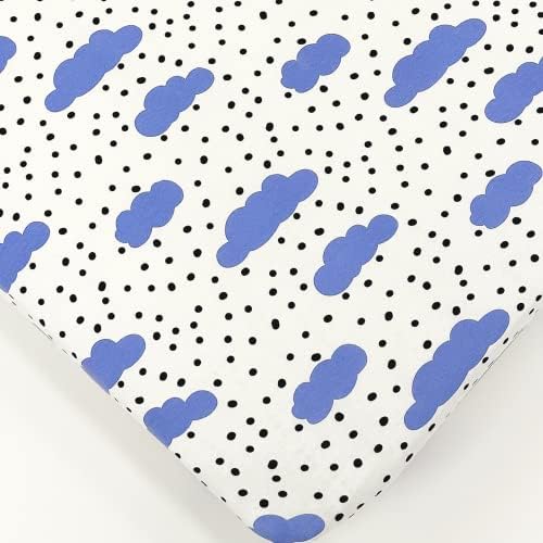 Norani Baby Crib Sheets | Capa de colchão ajustada para cama de criança com acabamento elástico completo e bolsos profundos de 8 ”| Algodão macio e respirável | Infantil e berçário | Nuvens azuis