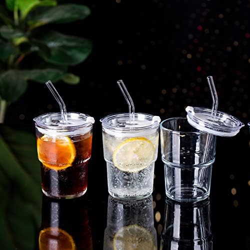 Sunnow Vastto 15 onças de copos de vidro empilhável com tampas de vidro e palha de vidro, copo de palha de vidro, xícaras de café geladas para jantar em casa, bar e festa, conjunto de 4