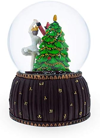 Nutcacker e bailarina dançando em torno da árvore de Natal Musical Water Snow Globe