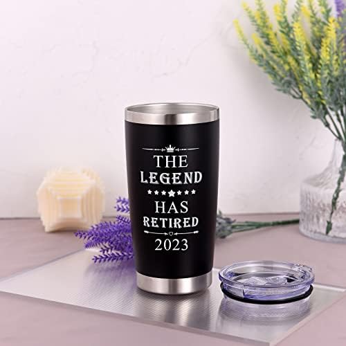 Presente de aposentadoria para mulheres Men-20oz Copo de aço inoxidável-A lenda se aposentou 2023-Presente comemorativo para pai, avô, chefe, colega de trabalho, caneca de viagens em preto de amigos.