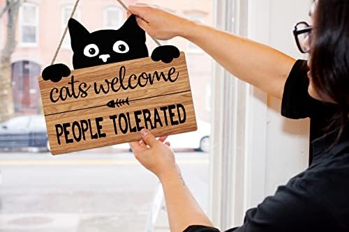 Lhiuem gato engraçado gato placa de boas -vindas, gatos bem -vindo as pessoas toleravam gatinho de gatinho pegada placa de madeira, 10x11 polegadas de decoração de gato preto, placar de madeira engraçada para decoração de casa de pet shop, gatos amantes de gatos presentes