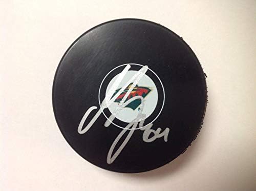 Mikael Granlund assinou autografado Minnesota Wild Hockey Puck B - Pucks de NHL autografados