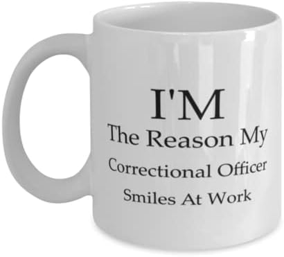 Oficial Correcional Caneca, sou a razão pela qual meu oficial correcional sorri no trabalho, idéias de presentes exclusivas para o oficial correcional, copo de chá de caneca de café branco