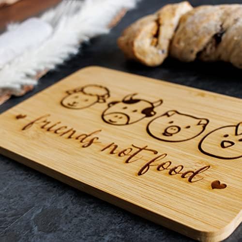 Spruthreif | Placa de corte de bambu | Placa de café da manhã gravada | Presente engraçado para veganos e vegetarianos | Presente de cozinha | Acessório da cozinha | Amigos não comida