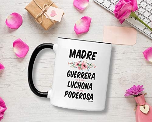 Casitika Regalo para El Dia de Las Madres en Español. Mama Guerrera Luchona Poderosa 11 oz caneca de café.