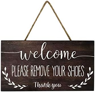 Bem -vindo, por favor remova o sinal de seus sapatos - placa de madeira maciça com corda, mensagem educada - madeira