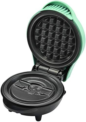 A criança de 4 Mini Waffle Maker, o Mandalorian